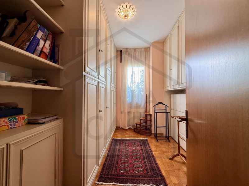 ABANO TERME - Nel rinomato quartiere residenziale di San Lorenzo ad Abano Terme, proponiamo in ve...