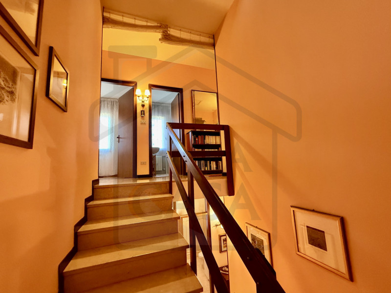 ABANO TERME - Nel rinomato quartiere residenziale di San Lorenzo ad Abano Terme, proponiamo in ve...