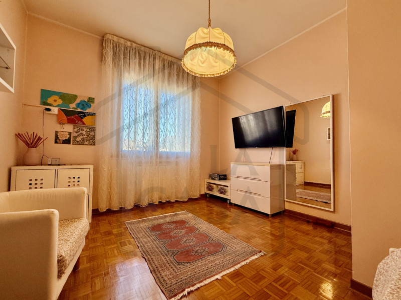 ABANO TERME - Nel rinomato quartiere residenziale di San Lorenzo ad Abano Terme, proponiamo in ve...