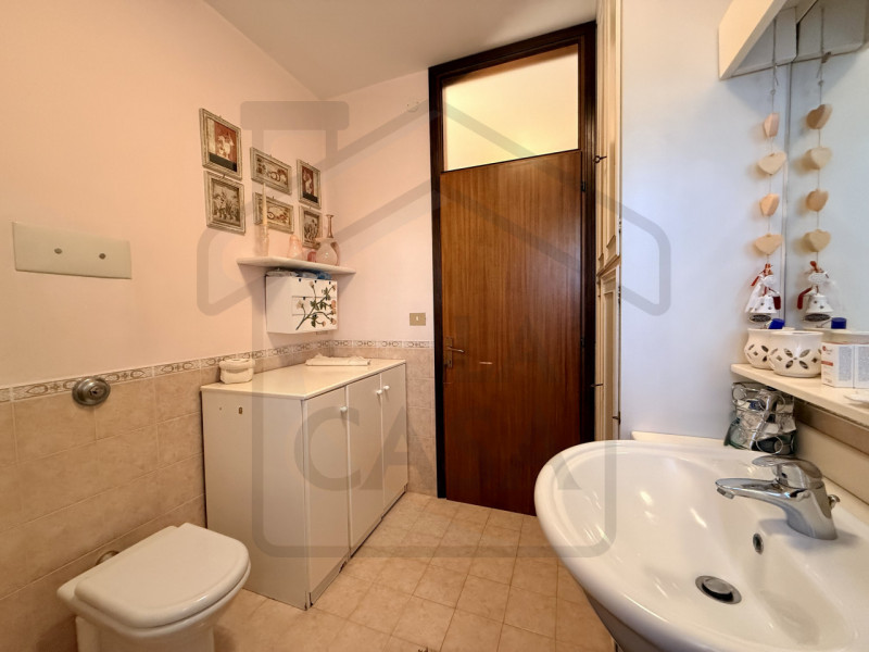 ABANO TERME - Nel rinomato quartiere residenziale di San Lorenzo ad Abano Terme, proponiamo in ve...