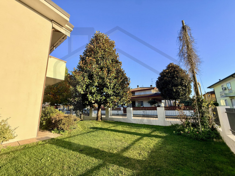 ABANO TERME - Nel rinomato quartiere residenziale di San Lorenzo ad Abano Terme, proponiamo in ve...