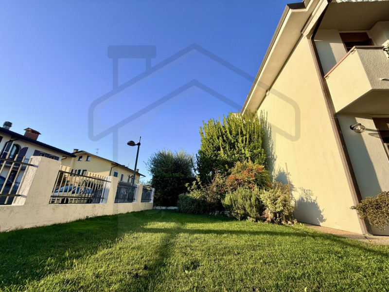 ABANO TERME - Nel rinomato quartiere residenziale di San Lorenzo ad Abano Terme, proponiamo in ve...