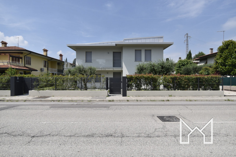 BASSANO- Porzione di bifamiliare al piano primo completamente ristrutturata nel 2023 situata in u...