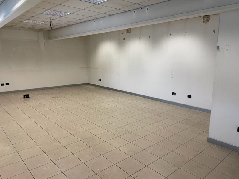Bovolenta Ufficio in affitto di circa 100 mq. L'immobile si presenta con spazi ampi e luminosi, i...