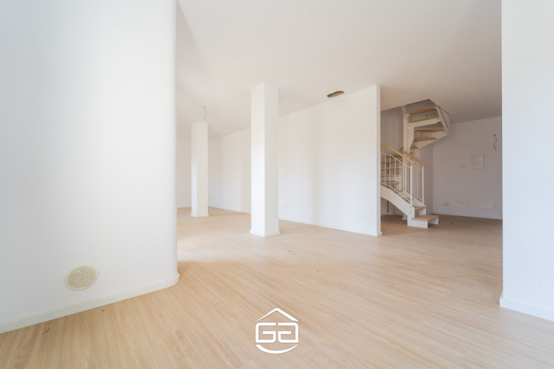 Stai cercando la casa dei tuoi sogni in un contesto esclusivo e raffinato? Abbiamo la soluzione p...