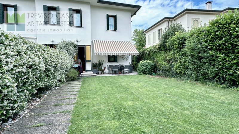 In contesto residenziale di pregio, in zona particolarmente interessante, ovvero nell'immediato f...