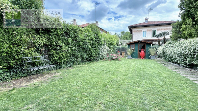 In contesto residenziale di pregio, in zona particolarmente interessante, ovvero nell'immediato f...