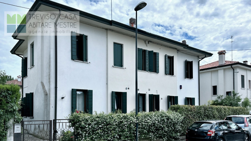 In contesto residenziale di pregio, in zona particolarmente interessante, ovvero nell'immediato f...