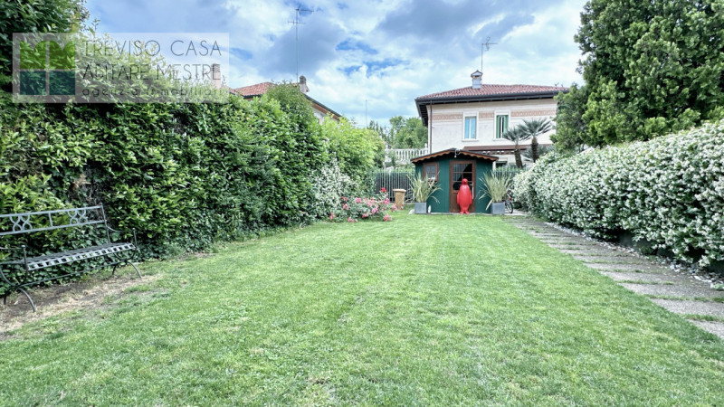 In contesto residenziale di pregio, in zona particolarmente interessante, ovvero nell'immediato f...