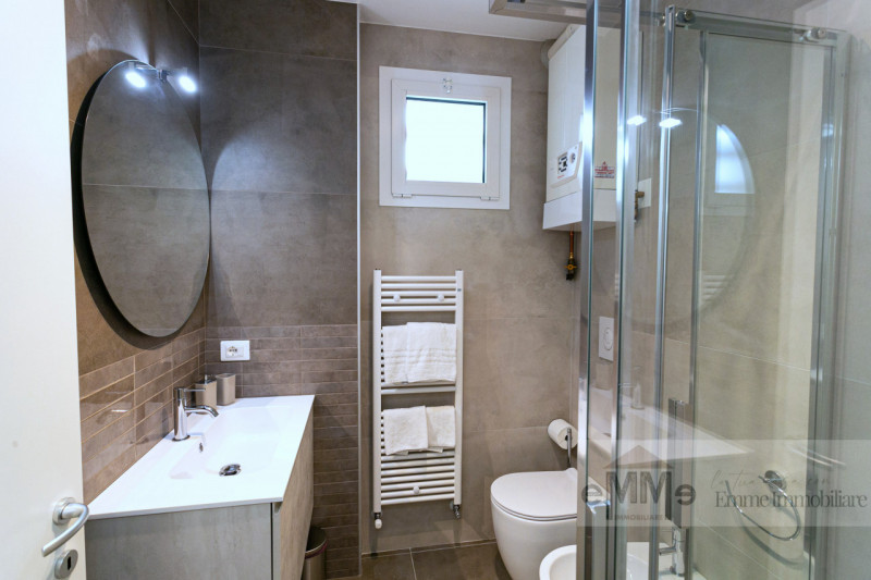 ABANO TERME In vendita ad Abano Terme, nella zona Sacro Cuore, proponiamo un delizioso appartamen...