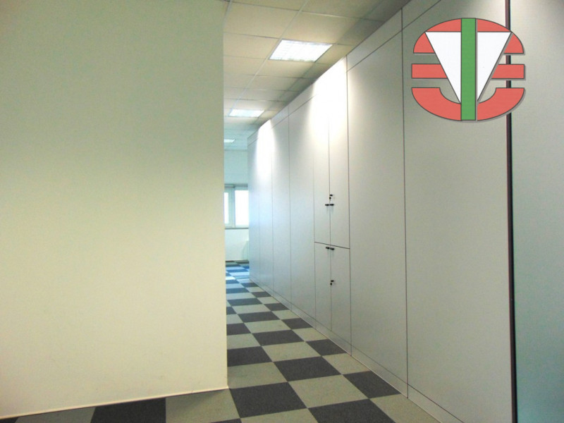 Stai cercando un ufficio spazioso e luminoso in ottima zona artigianale? Abbiamo quello che fa pe...