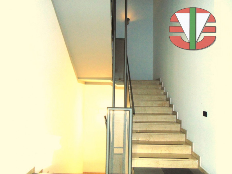 Stai cercando un ufficio spazioso e luminoso in ottima zona artigianale? Abbiamo quello che fa pe...