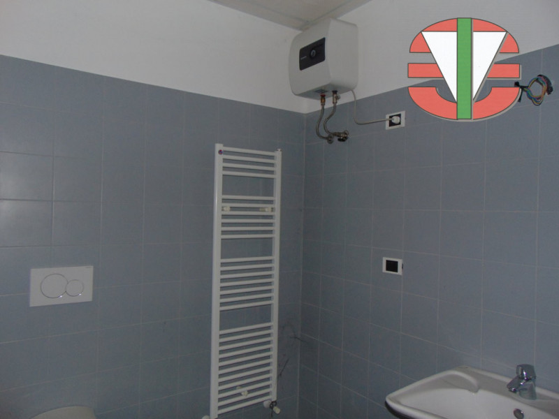 Stai cercando un ufficio spazioso e luminoso in ottima zona artigianale? Abbiamo quello che fa pe...