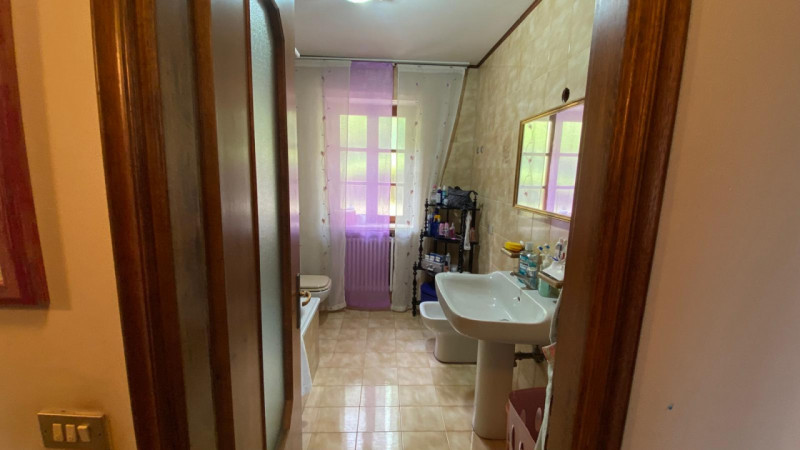 VALLI DEL PASUBIO:CASA AFFIANCATA DI TESTA CON INGRESSO INDIPENDENTE E GIARDINO E GARAGE €132.000...