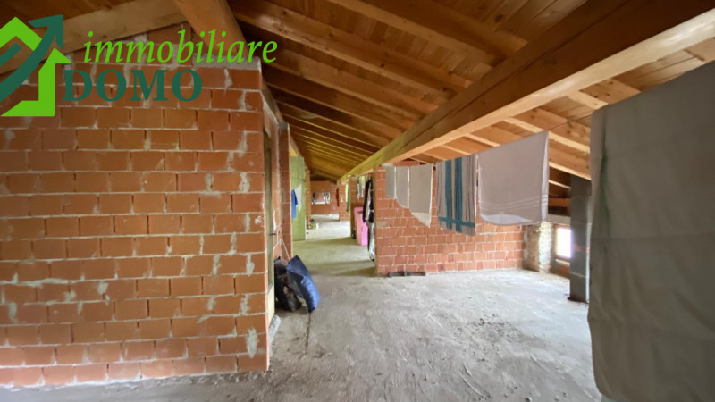 VALLI DEL PASUBIO:CASA AFFIANCATA DI TESTA CON INGRESSO INDIPENDENTE E GIARDINO E GARAGE €132.000...