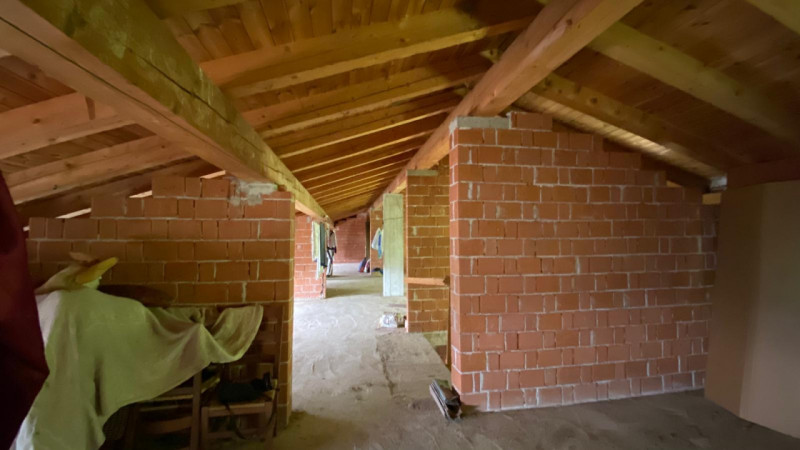 VALLI DEL PASUBIO:CASA AFFIANCATA DI TESTA CON GIARDINO E GARAGE €132.000
INFO 0445-824740

BUONI...