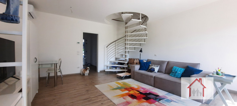 L'Agenzia Luxor è entusiasta di presentarvi una splendida casa a schiera porzione centrale, situa...