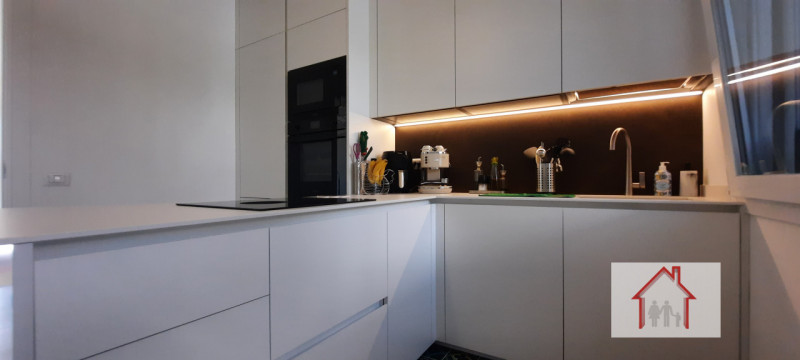 L'Agenzia Luxor è entusiasta di presentarvi una splendida casa a schiera porzione centrale, situa...