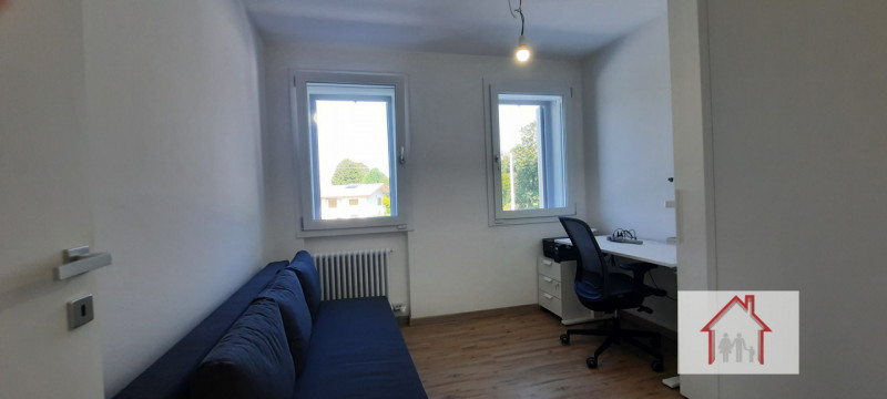 L'Agenzia Luxor è entusiasta di presentarvi una splendida casa a schiera porzione centrale, situa...