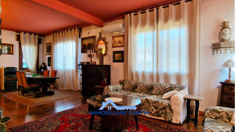 Treviso, zona Ghirada. Codice RA2. A pochi minuti dal Centro Storico di Treviso, proponiamo casa ...