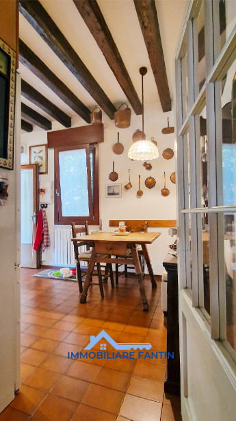 Treviso, zona Ghirada. Codice RA2. A pochi minuti dal Centro Storico di Treviso, proponiamo casa ...