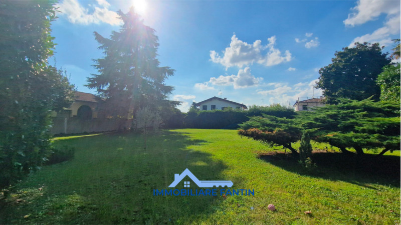 Treviso, zona Ghirada. Codice RA2. A pochi minuti dal Centro Storico di Treviso, proponiamo casa ...