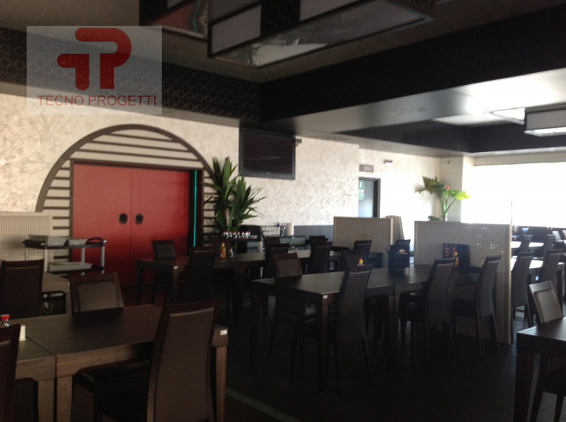 Affittasi, fronte strada Battaglia, immobile ad uso commerciale di mq 1.800, al primo piano di un...