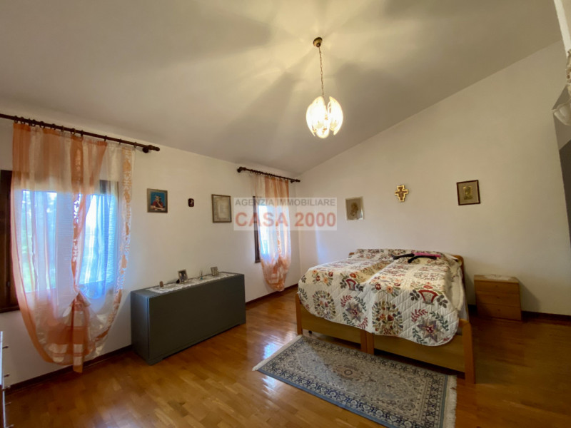 Scopri il fascino della tradizione rustica con questo splendido agriturismo situato a Villa del C...