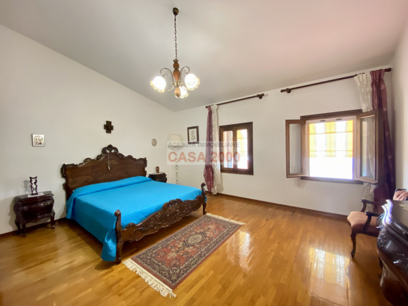 Scopri il fascino della tradizione rustica con questo splendido agriturismo situato a Villa del C...