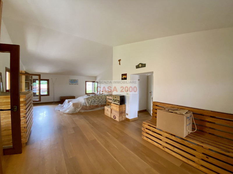 Scopri il fascino della tradizione rustica con questo splendido agriturismo situato a Villa del C...