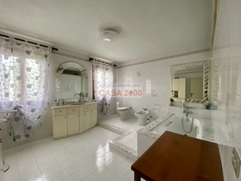 Scopri il fascino della tradizione rustica con questo splendido agriturismo situato a Villa del C...