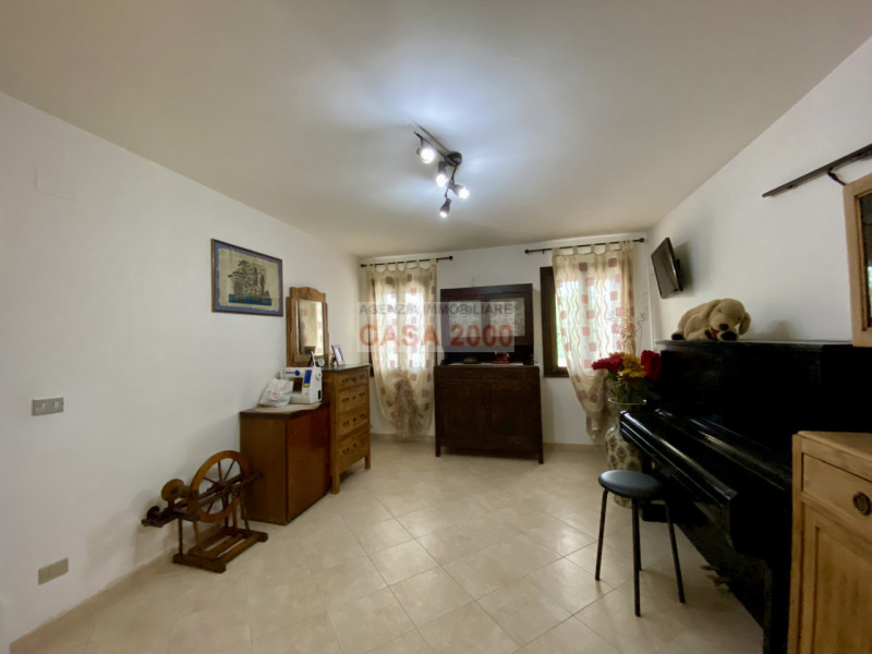 Scopri il fascino della tradizione rustica con questo splendido agriturismo situato a Villa del C...
