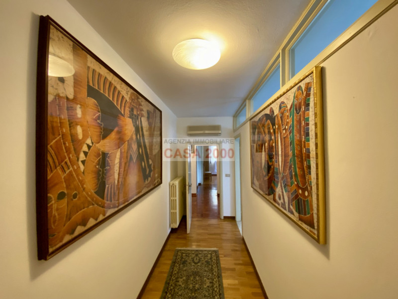 Scopri il fascino della tradizione rustica con questo splendido agriturismo situato a Villa del C...