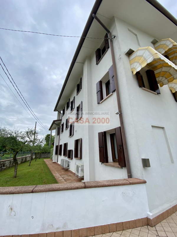 Scopri il fascino della tradizione rustica con questo splendido agriturismo situato a Villa del C...