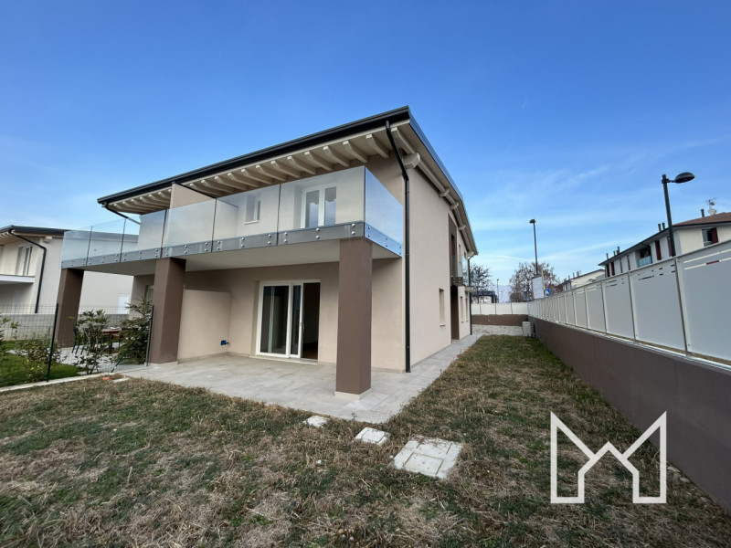 TRAVETTORE- Inserita in un quartiere di nuova costruzione comoda al centro e vicina a Bassano, pr...