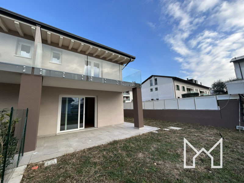 TRAVETTORE- Inserita in un quartiere di nuova costruzione comoda al centro e vicina a Bassano, pr...