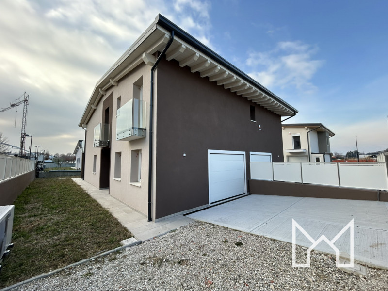 TRAVETTORE- Inserita in un quartiere di nuova costruzione comoda al centro e vicina a Bassano, pr...