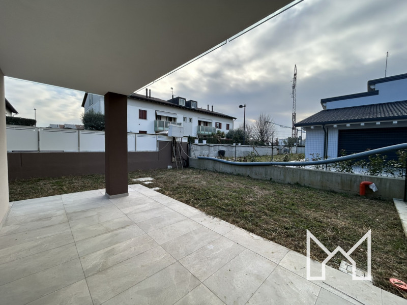 TRAVETTORE- Inserita in un quartiere di nuova costruzione comoda al centro e vicina a Bassano, pr...