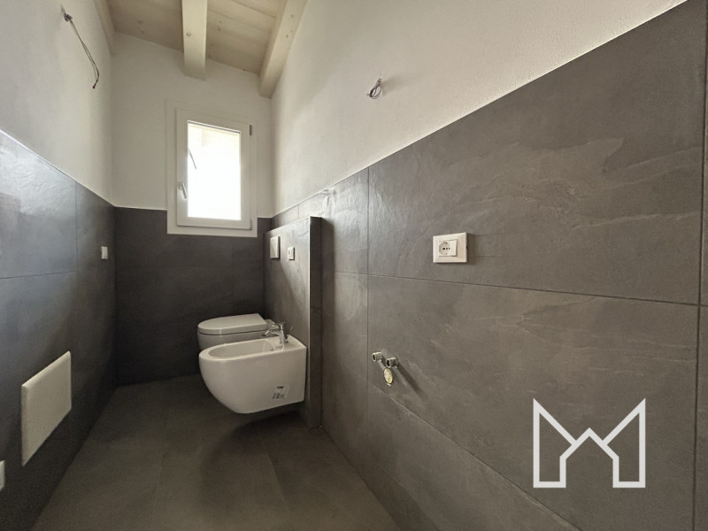 TRAVETTORE- Inserita in un quartiere di nuova costruzione comoda al centro e vicina a Bassano, pr...