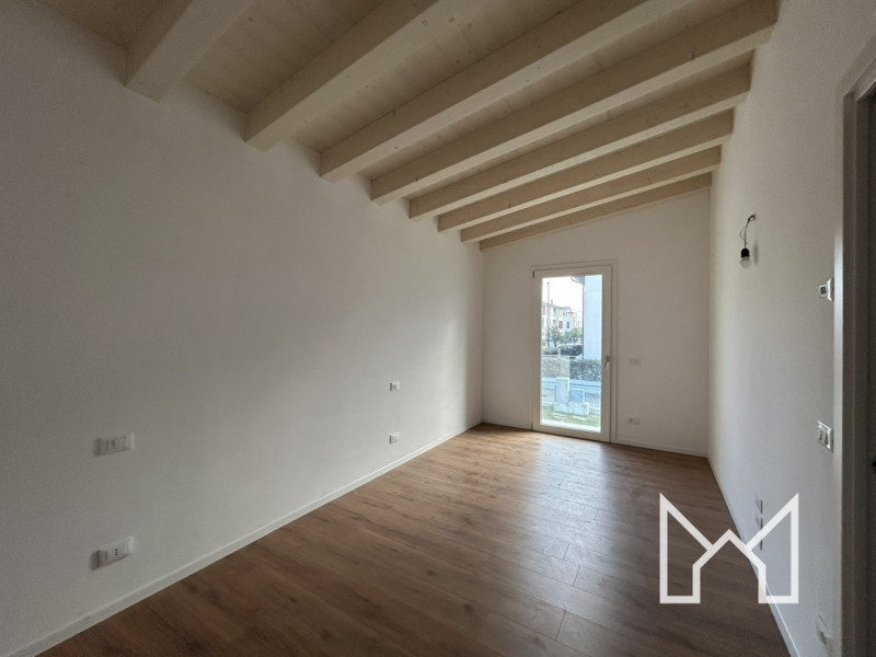 TRAVETTORE- Inserita in un quartiere di nuova costruzione comoda al centro e vicina a Bassano, pr...