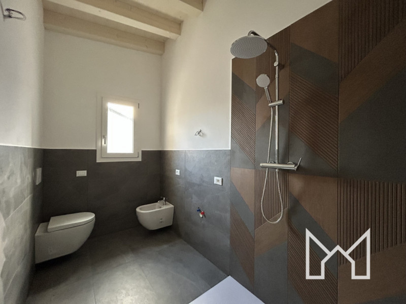 TRAVETTORE- Inserita in un quartiere di nuova costruzione comoda al centro e vicina a Bassano, pr...