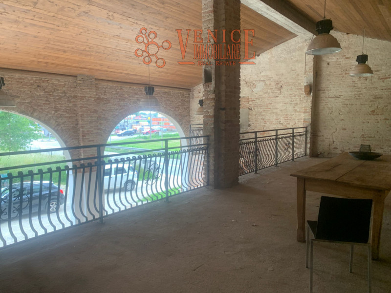 In vendita splendido Casale e Rustico con Fienile circa 400mq. a Piazzola sul Brenta. Lotto di te...