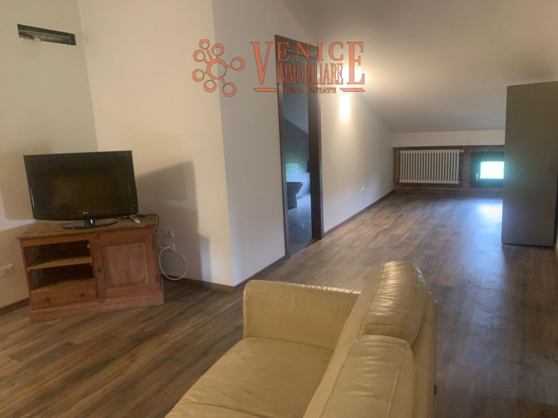 In vendita splendido Casale e Rustico con Fienile circa 400mq. a Piazzola sul Brenta. Lotto di te...