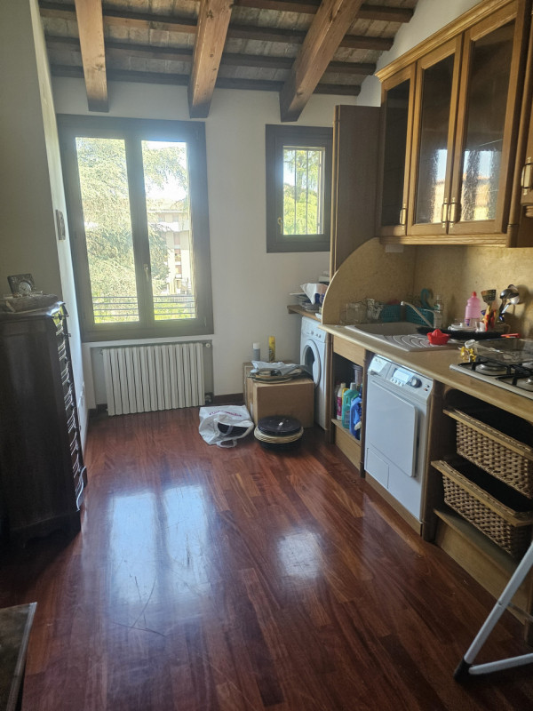 Nel cuore pulsante del centro storico di Padova, si presenta un'opportunità unica: un magnifico p...