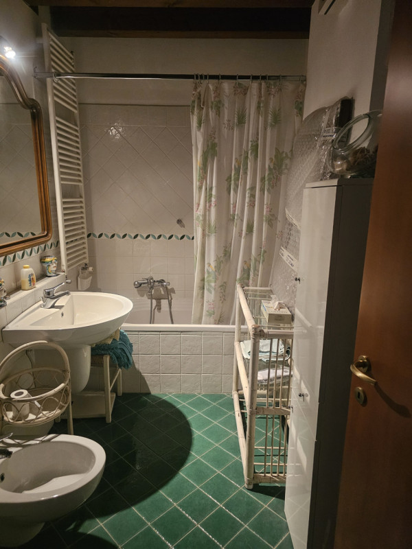 Nel cuore pulsante del centro storico di Padova, si presenta un'opportunità unica: un magnifico p...