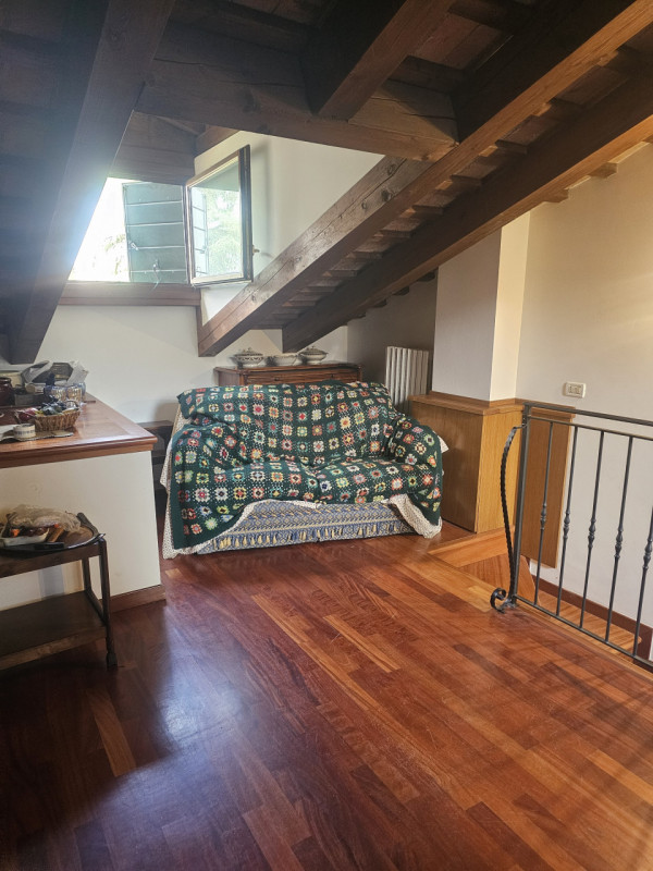 Nel cuore pulsante del centro storico di Padova, si presenta un'opportunità unica: un magnifico p...