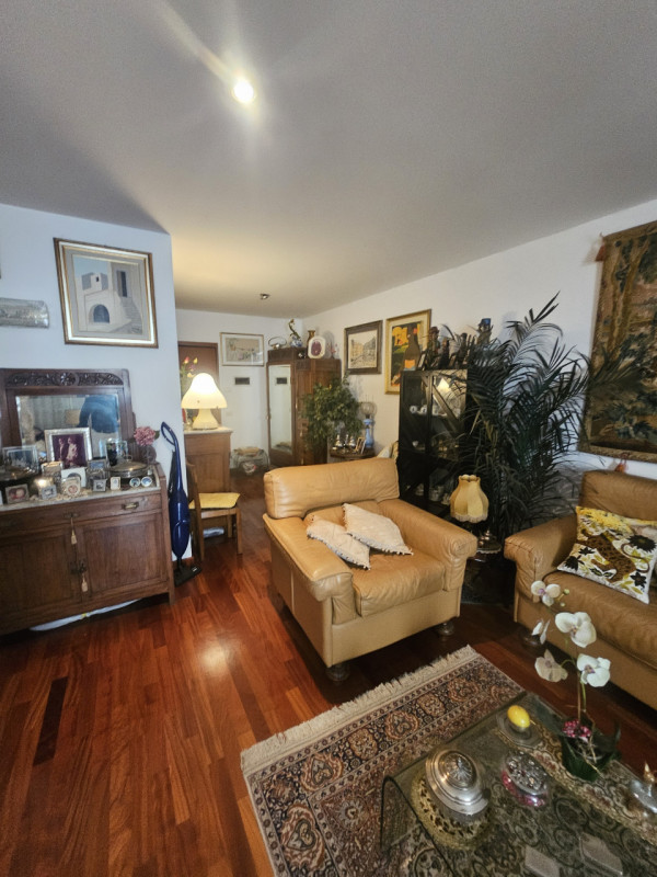 Nel cuore pulsante del centro storico di Padova, si presenta un'opportunità unica: un magnifico p...