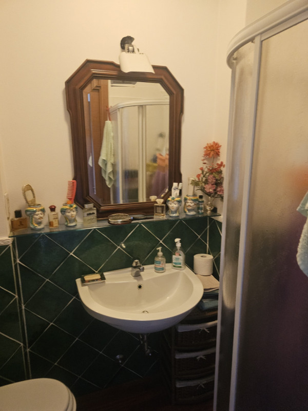 Nel cuore pulsante del centro storico di Padova, si presenta un'opportunità unica: un magnifico p...