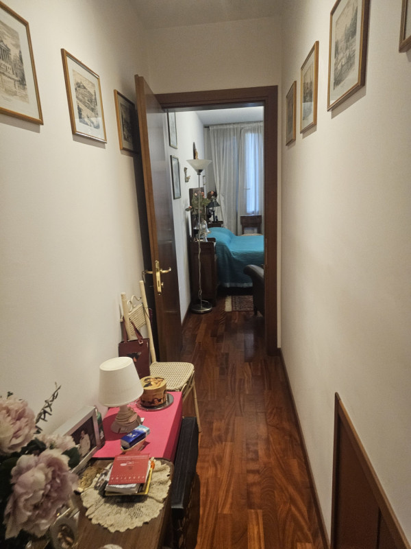 Nel cuore pulsante del centro storico di Padova, si presenta un'opportunità unica: un magnifico p...