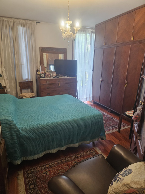 Nel cuore pulsante del centro storico di Padova, si presenta un'opportunità unica: un magnifico p...